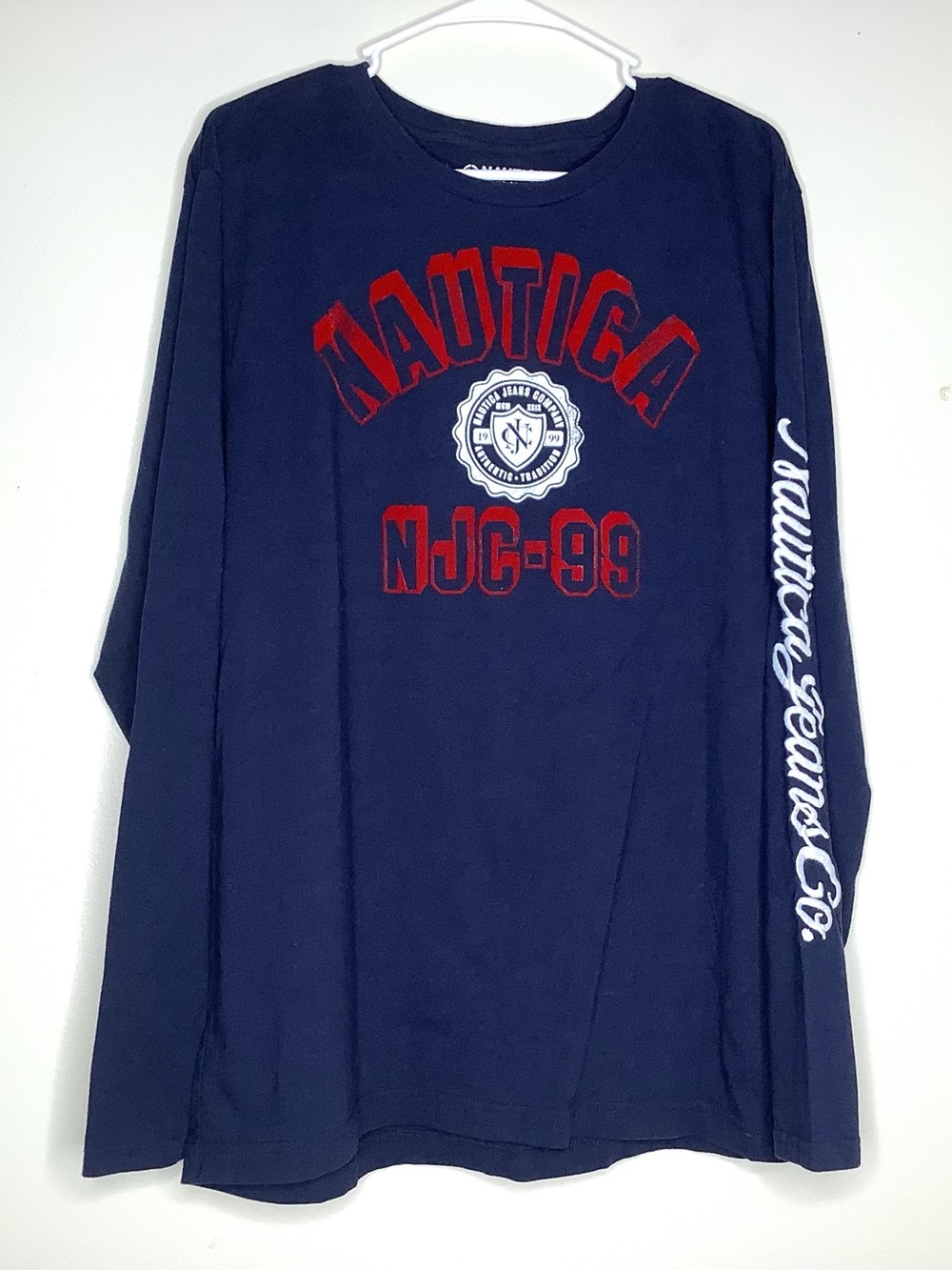 < Nautica Jeans Company Men’s Long Sleeve Graphic Tee >